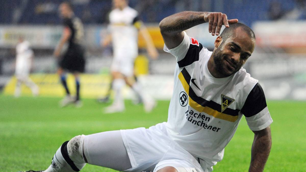 Sieben Jahre später will Odonkor nicht mehr und macht mit 29 Jahren Schluss mit Profifußball.  "Ich werde aus gesundheitlichen Gründen einen anderen Weg gehen", erklärt Odonkor sein Karriereende