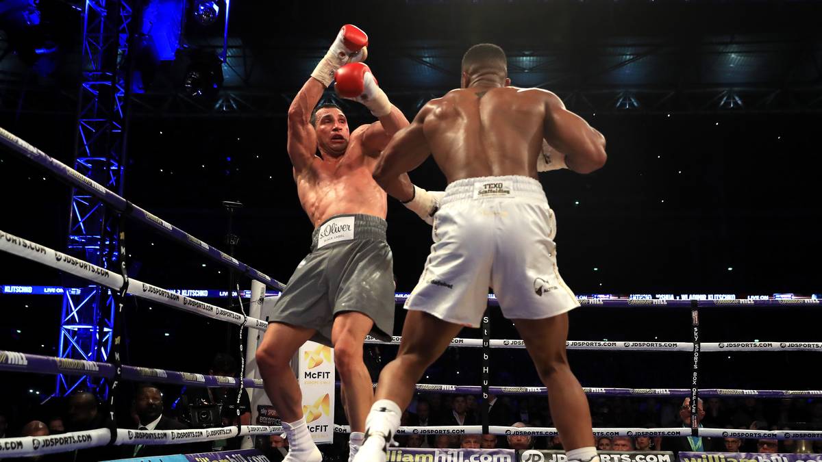 Der Engländer sucht den K.o. und bringt seinen Herausforderer erstmals richtig in Bedrängnis