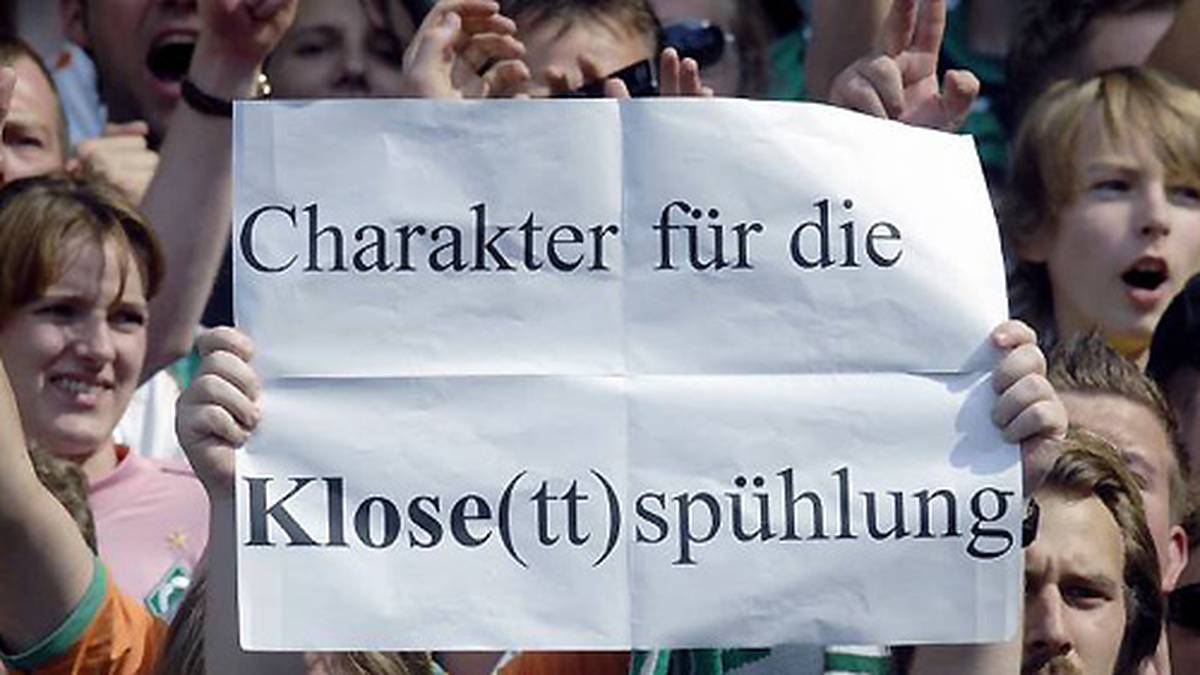 Gerade der Wechsel von Klose an die Isar kommt bei den Bremer Fans gar nicht gut an - manche Fans werfen Klose einen schwachen Charakter vor