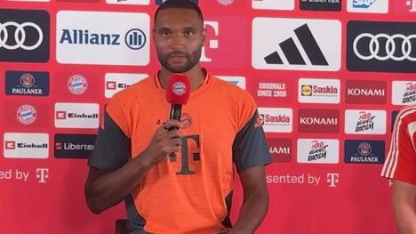 Bayerns Neuzugang Jonathan Tah spricht über seine Rolle beim FC Bayern München. Mit einer Bezeichnung hat der Innenverteidiger seine Probleme.