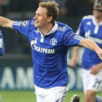 Er gewann mit Schalke den DFB-Pokal - nun sorgt sich der Ehrenspielführer um seinen Herzensklub.