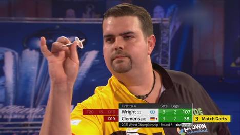 Der Deutsche Gabriel Clemens überraschte bei der Darts WM. Spielt er künftig auch in der Premier League of Darts? Ein freies Ticket steht noch aus. Die Konkurrenz ist aber prominent.