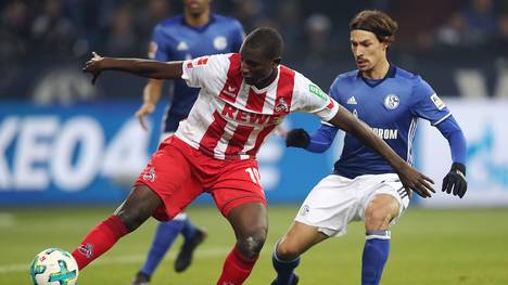 Serhou Guirassy (l.) jagte beim 1. FC Köln zwei Jahre lang unter dem falschen Vornamen dem Ball nach