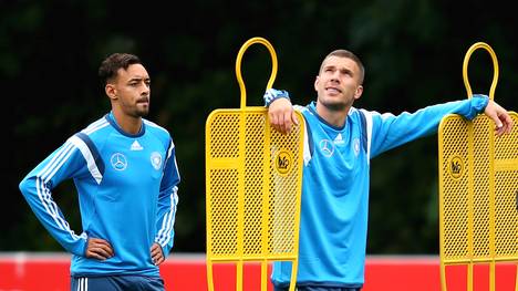 Lukas Podolski fällt gegen Irland aus, Karim Bellarabi (l.) hat noch Hoffnung