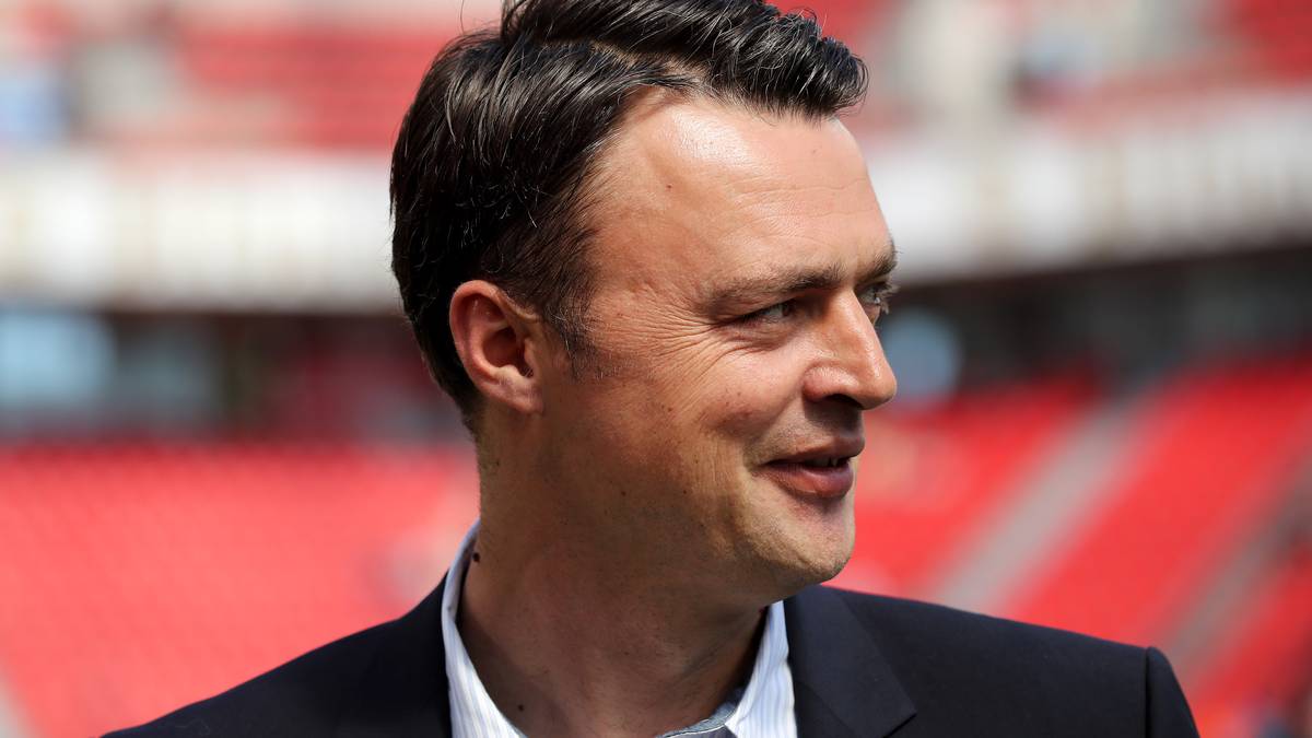 "Und seine ist, dass wir ihm dafür den entsprechenden Kader zur Verfügung stellen", erklärte der 41-Jährige, der bestens vernetzt ist und somit schon einige vielversprechende Neuzugänge nach Franken locken konnte. Insgesamt hat sich die Besetzung nicht nur neben, sondern auch auf dem Feld stark verändert