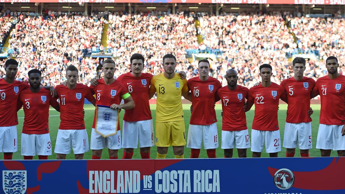100 - Prozent der Spieler im Kader Englands stehen bei Klubs auf der Insel unter Vertrag
