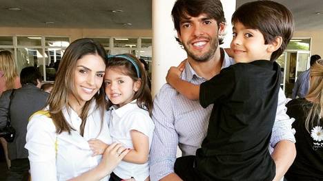 Familienglück vor Weihnachten: Kaka mit Ex-Ehefrau Carol Celico und den zwei Kindern Isabella und Luca.