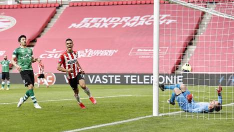 Auch Eran Zahavi traf für PSV Eindhoven gegen PEC Zwolle um den patzenden Keeper Xavier Mous