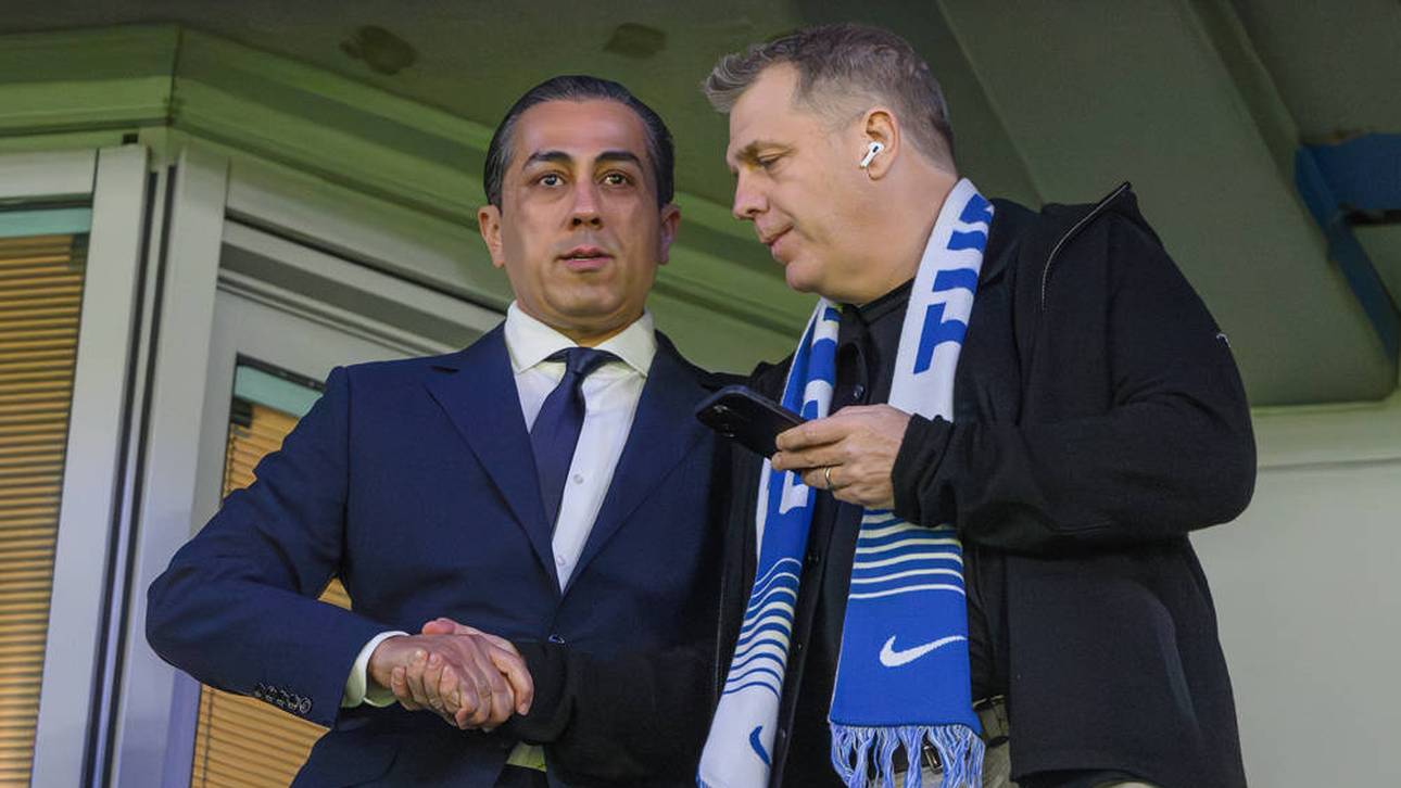 Chelsea-Boss Todd Boehly (r.) und Co-Besitzer Behdad Eghbali beim Champions-League-Spiel gegen PSG
