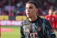 Die Zukunft von Jamal Musiala beim FC Bayern ist ungewiss. Obwohl sein Vertrag noch bis 2026 läuft, wollen die Münchner zeitnah eine Verlängerung. Muss Bayern für Musiala umdenken?