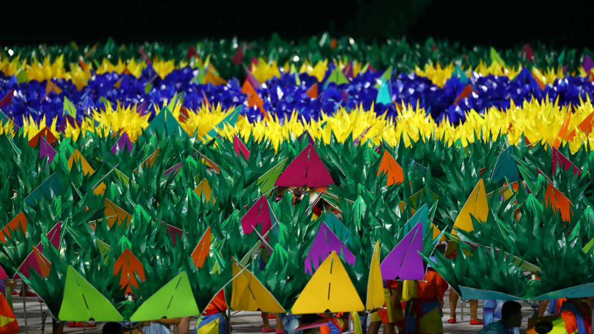 Die Zeremonie bietet ein buntes Farbenmeer...