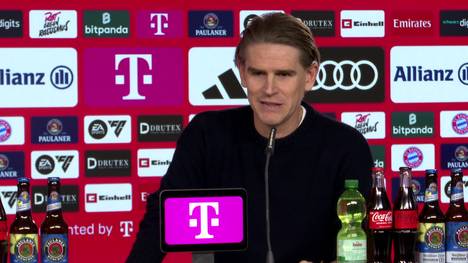 Christoph Freund verkündet auf der Pressekonferenz vor dem Spiel gegen den Hamburger SV die Entscheidung Leon Goretzkas - und offenbart den Verlauf der vergangenen Tage. 