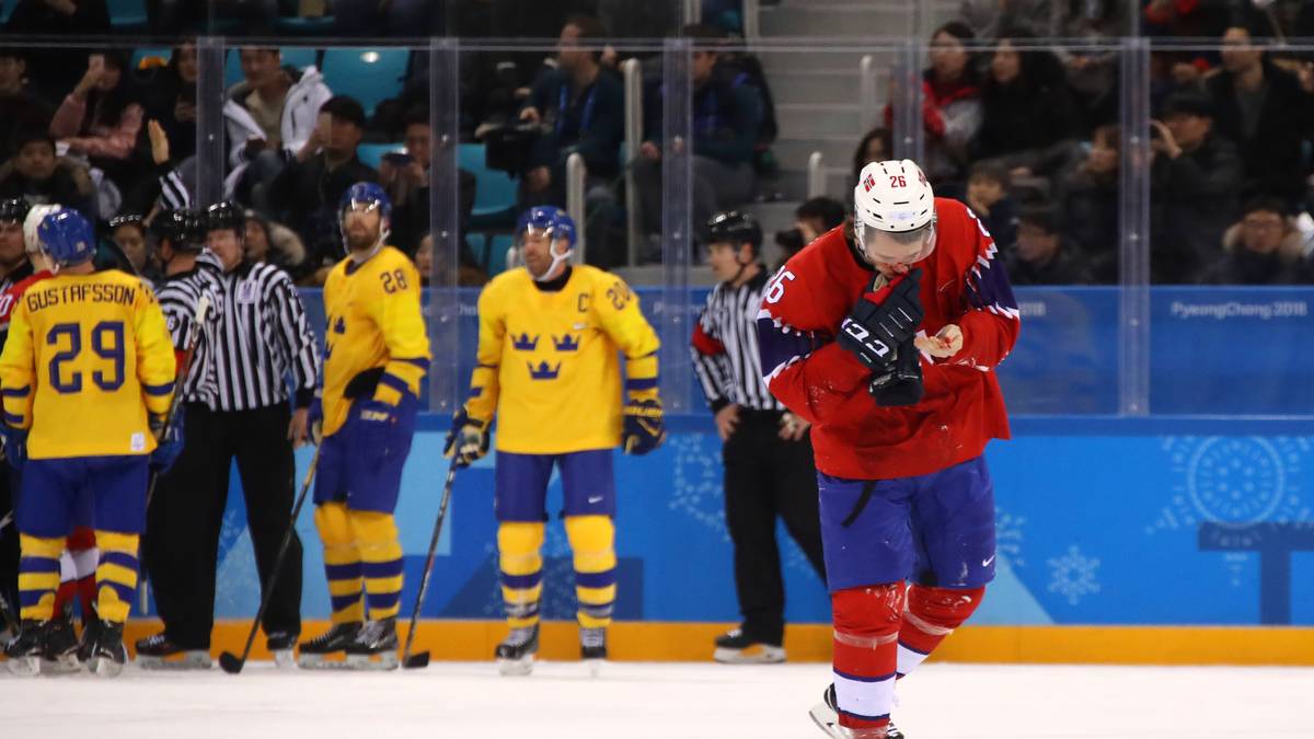 Forsberg, der in der norwegischen Liga spielt, muss mit einer blutigen Nase vom Eis
