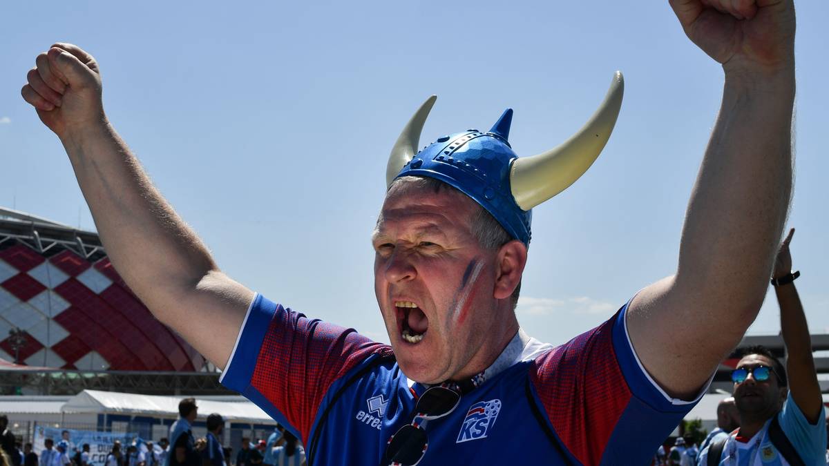 Gewohnt lautstark feuern die "Wikinger" ihr Team an