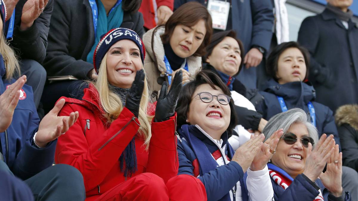 An ihrer Seite: Koreas First Lady Kim Jung-sook (r.)