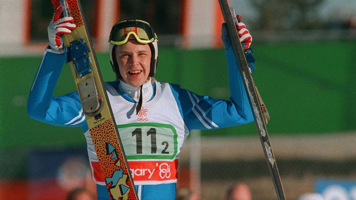 Auf Platz zwei findet sich Matti Nykänen (l.) wieder. Der Finne gewinnt stolze 46 Mal eine Weltcup-Springen. Außerdem bringt er es auf vier Olympischen Goldmedaillen, fünf Weltmeistertitel und vier Gesamtweltcup-Siege