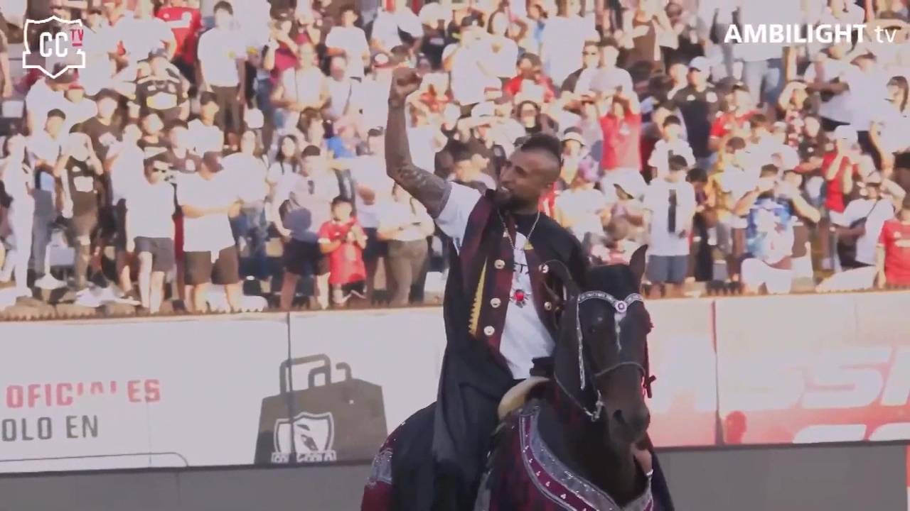 Irrer Empfang! Ex-Bundesliga-Profi Vidal mit Helikopter und Pferd vorgestellt