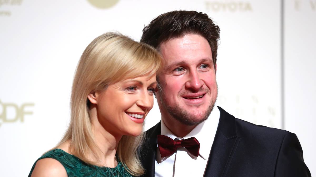 Der frühere Gewichtheber Matthias Steiner kommt mit Ehefrau Inge Posnyk