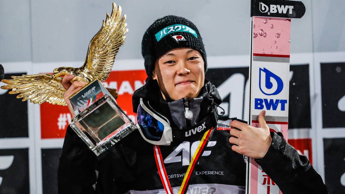 Aber das Duo Hannawald/Stoch muss nur ein Jahr auf das nächste Mitglied warten. Bei der Vierschanzentournee 2018/19 gelingt dem Japaner Ryoyu Kobayashi ebenfalls das Kunststück, alle vier Springen zu gewinnen