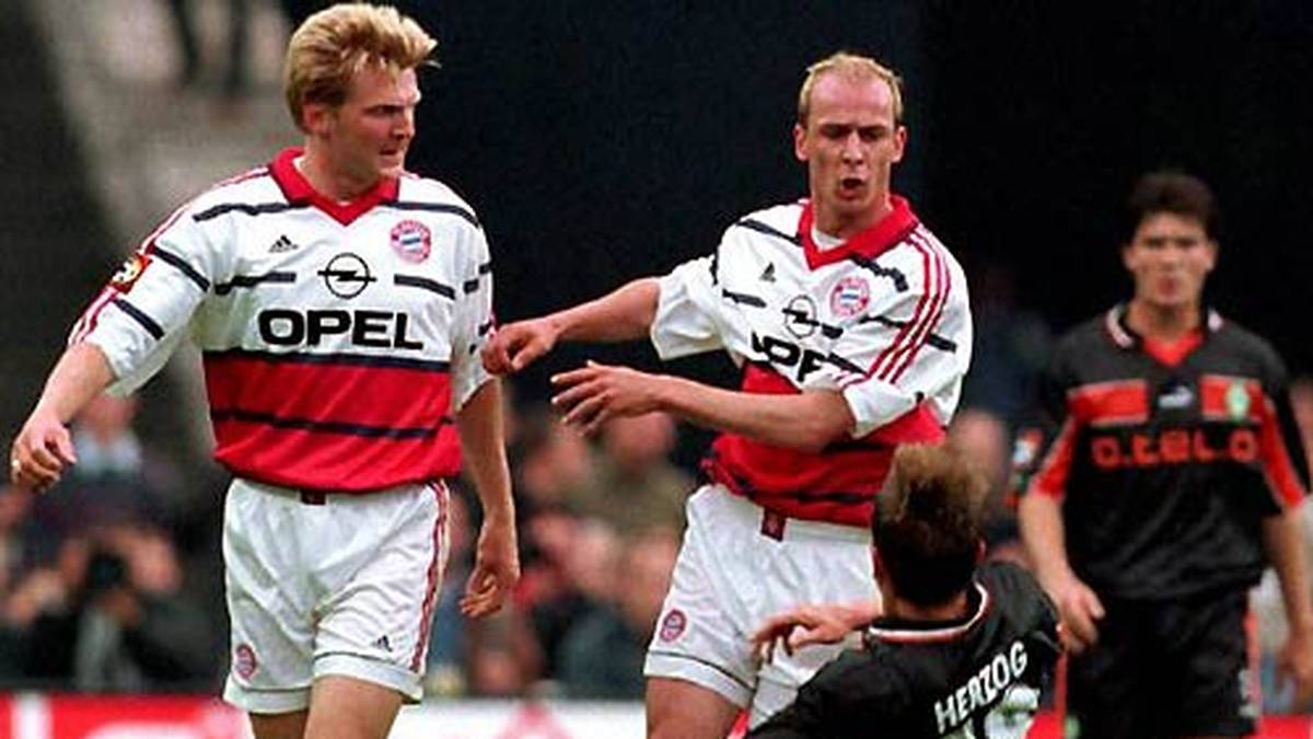Ein weiteres denkwürdiges Duell ist das DFB-Pokal-Finale 1999: Dort begeht Überläufer Mario Basler - ausgerechnet - eine Tätlichkeit gegen Über-Überläufer Andi Herzog ...