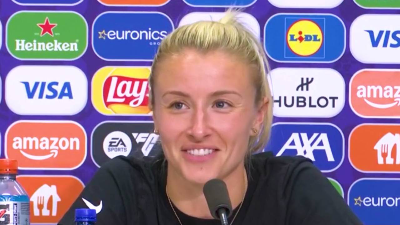 Knappe Spiele? Leah Williamson sorgt für Lacher