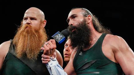 WWE SmackDown Live: Kane half Daniel Bryan gegen die Bludgeon Brothers Rowan (l.) und Harper