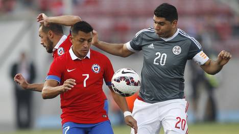 Alexis Sanchez (l.) schießt Chile zum Sieg