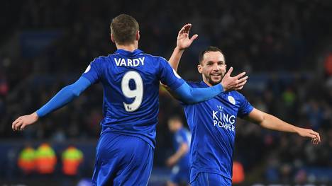 Jamie Vardy (l.) und Danny Drinkwater könnten das Leicester-Trikot gegen ein Chelsea-Jersey tauschen