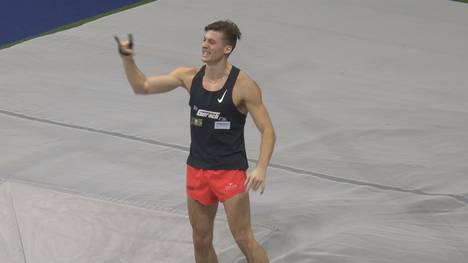Der deutsche Oleg Zernikel (ASV Landau) sprang beim ISTAF Indoor so hoch wie nie zuvor. Dabei knackt er sogar seine eigene Bestmarke mit insgesamt 5,72 m.