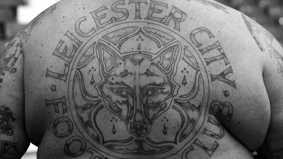 Über den gesamten Rücken geht das Tattoo des Leicester Fans. Der Fuchs ist zentraler Teil des Vereinswappens, kein Wunder denn der Spitzname von Leicester ist "The Foxes" (die Füchse) 