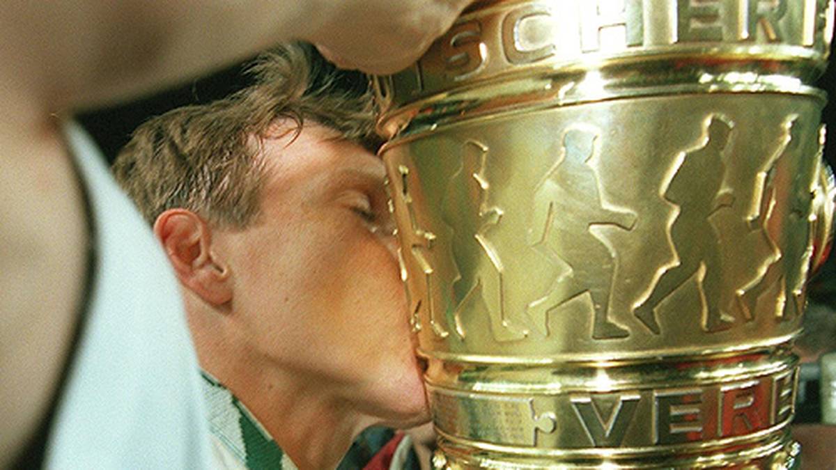 Herzog herzt den DFB-Pokal...