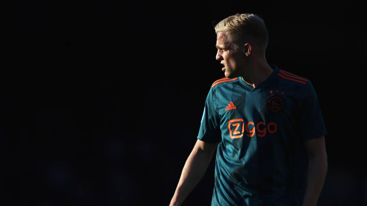 DONNY VAN DE BEEK: Statt Eriksen haben die Königlichen ein Auge auf diesen jungen Mann geworfen. Nachdem der erhoffte Königstransfer Zidanes, Paul Pogba, nun wohl endgültig vom Tisch ist, stand der Ajax-Shootingstar ganz oben auf dem Wunschzettel von Florentino Perez 