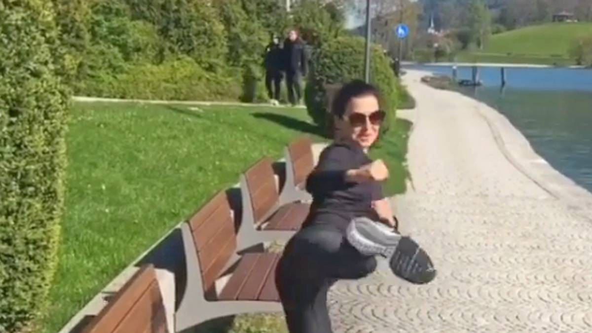 Die Karate-Kämpferin lässt da auch schonmal Kampfsport-Elemente mit einfließen