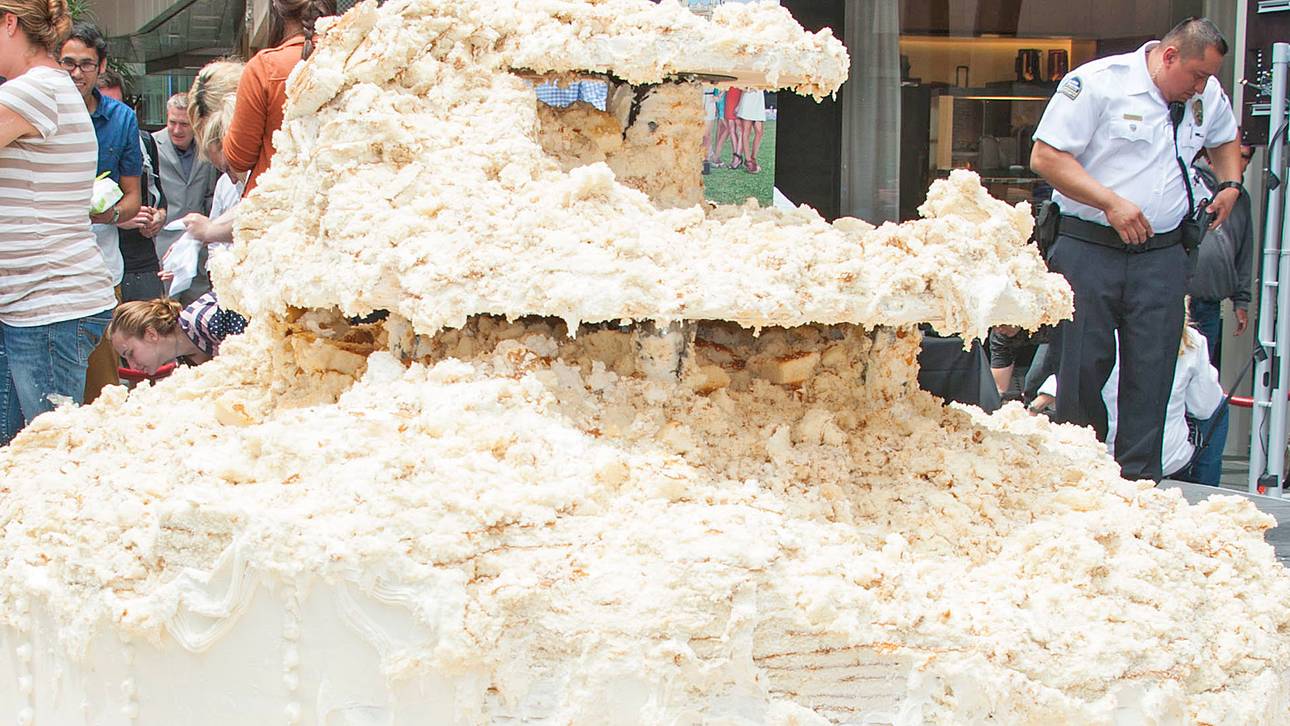 Hooligans stürmen falsche Hochzeit