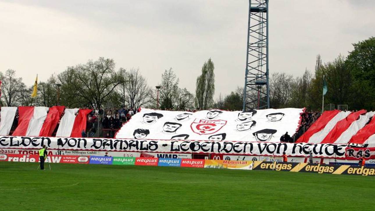 Die Fans des HFC gedachten der Opfer mit einer Choreografie