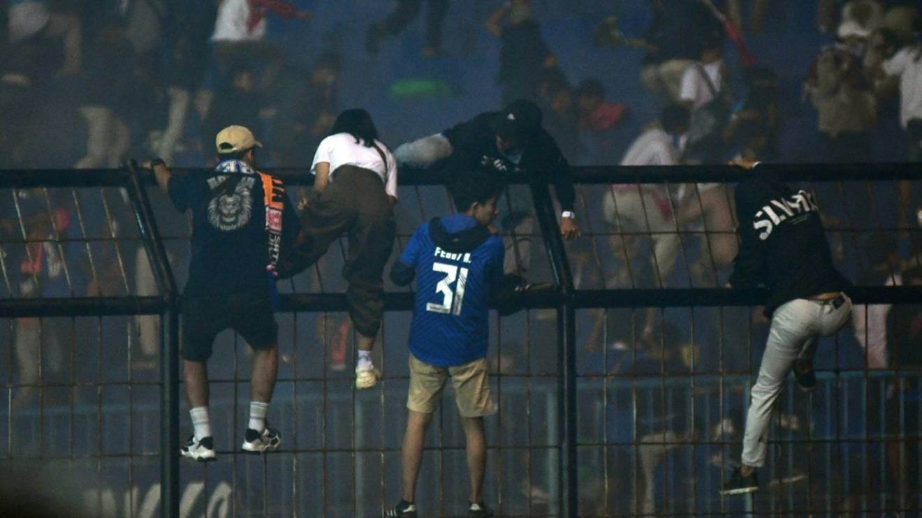 Setelah bencana stadion: Komandan polisi bersalah