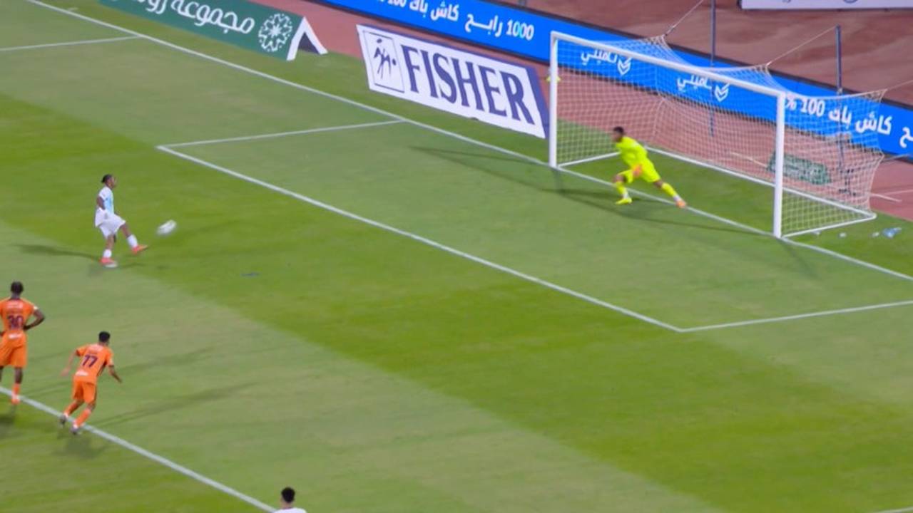 Panenka-Fail! WM-Talent Summerville blamiert sich vom Punkt