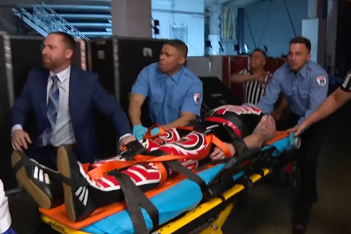 Bei WWE Monday Night RAW führt sich Veer Mahaan mit ungeahnter Wucht neu ein. Gegner Dominik Mysterio wird am Ende in einen Krankenwagen abtransportiert.