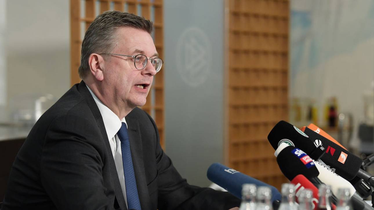 Ex-DFB-Boss Grindel deutet Verrat an
