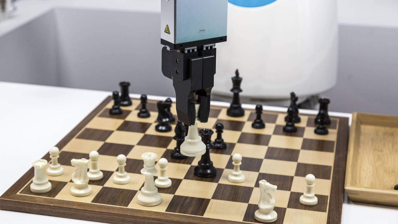 Schachroboter verletzt Jungen