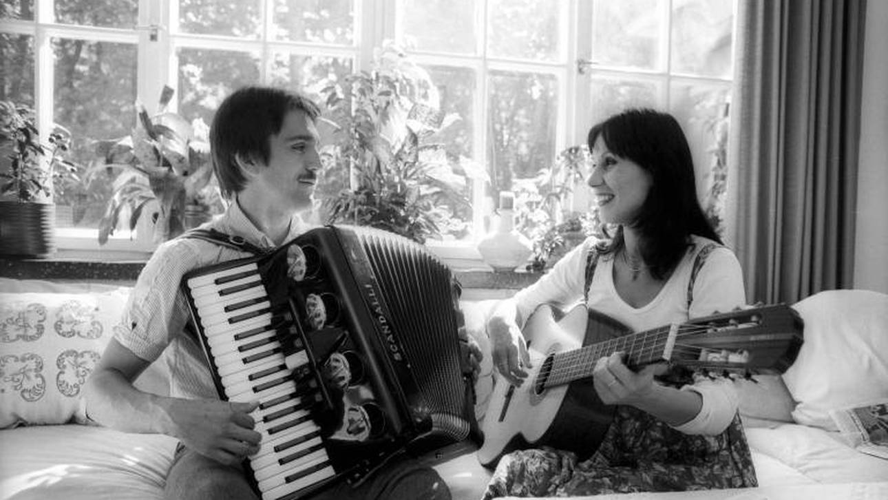 Jupp Kapellmann (FC Bayern München) musiziert mit seiner Frau Ariane