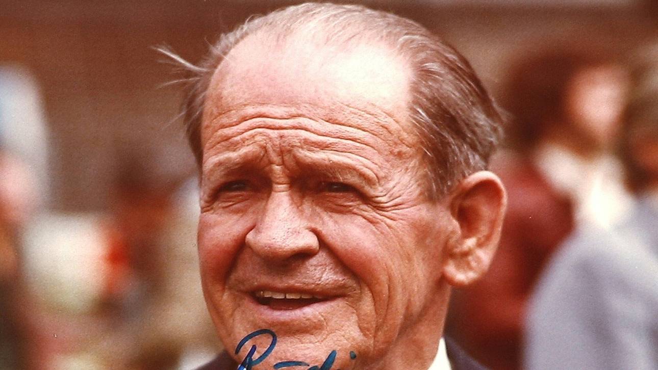 Sonderbriefmarke zu Ehren Sepp Herbergers in 2022