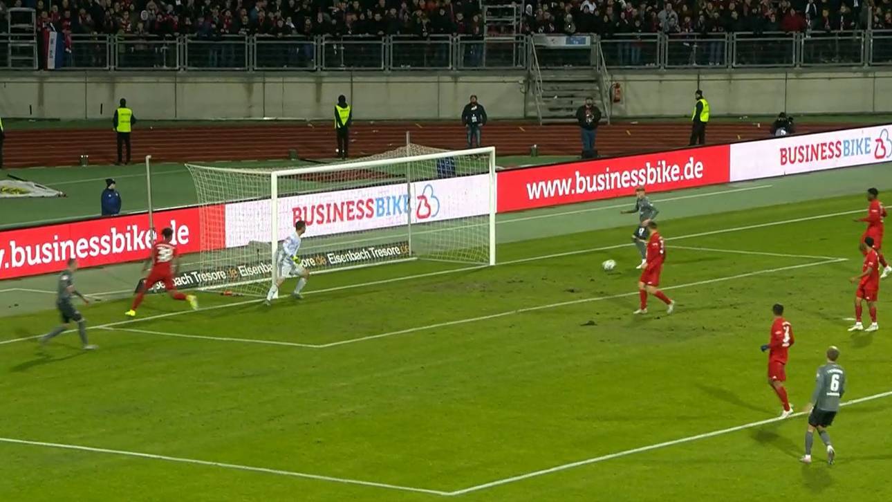 FC Bayern geht in Nürnberg unter