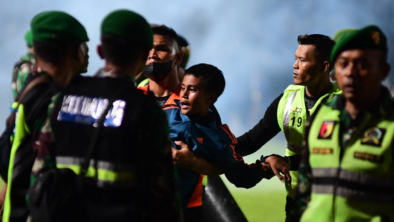 174 Tote nach Spiel in Indonesien
