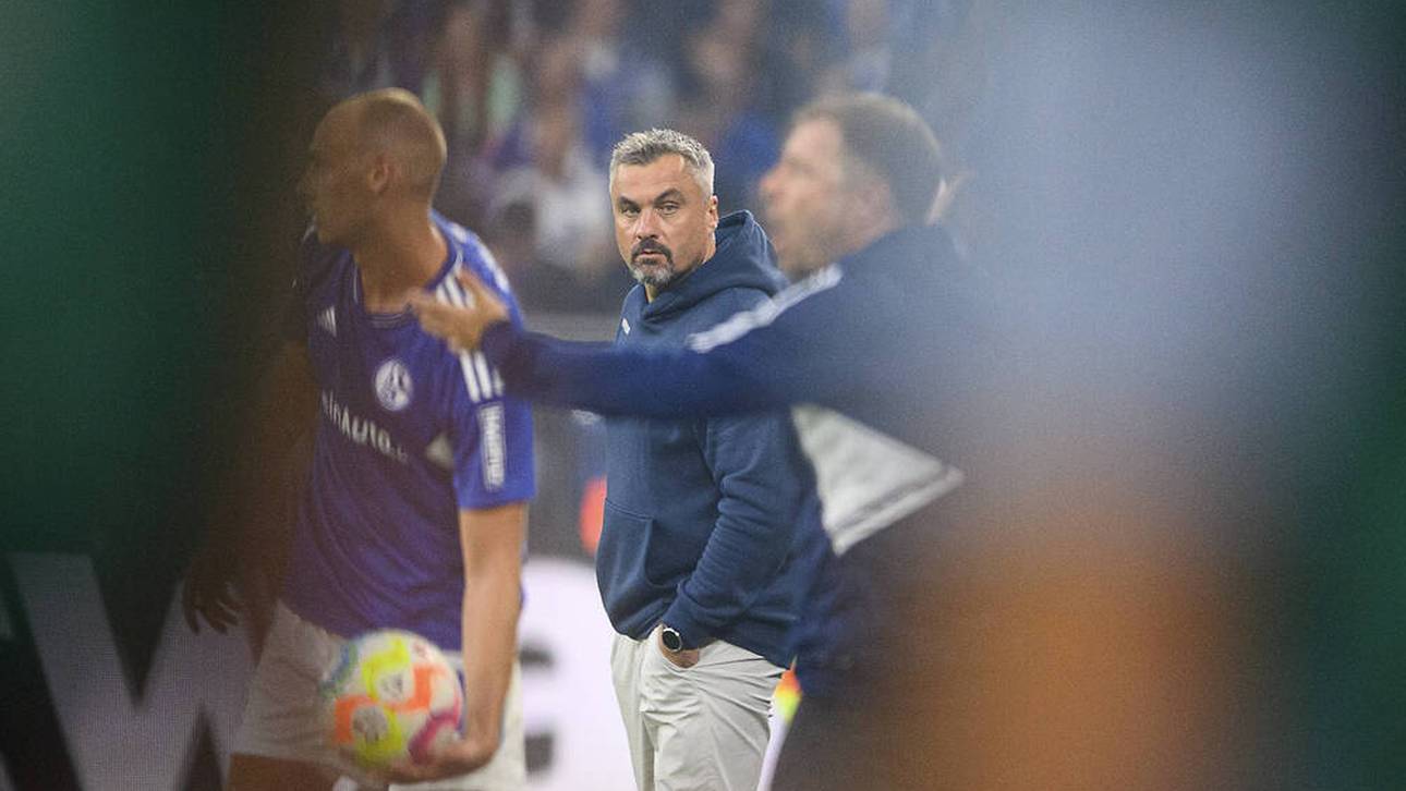 Folgt Thomas Reis auf Frank Kramer (vorne) als Schalke-Coach?