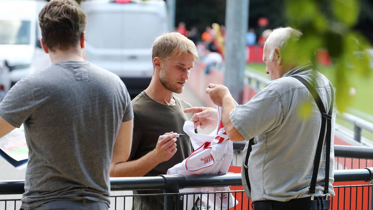 Köln-Stürmer irritiert mit OP