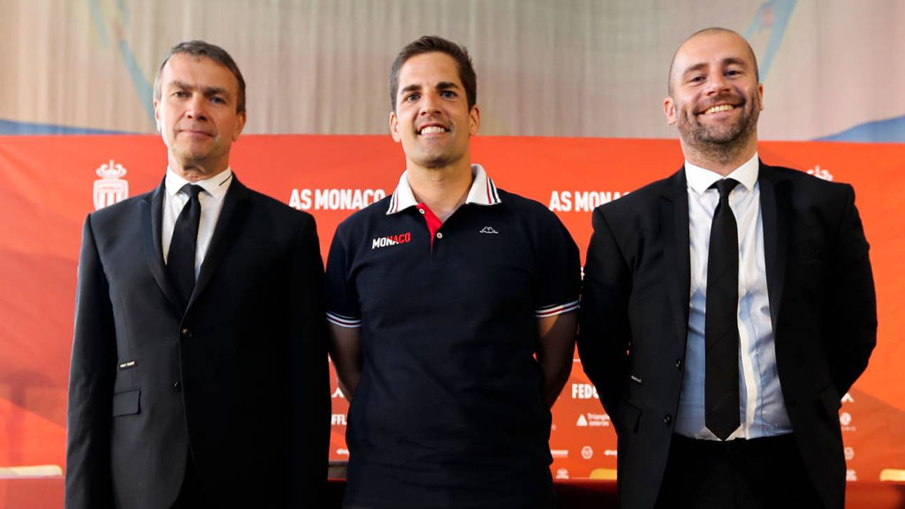Vizepräsident Oleg Petrov (l.), Sportdirektor Paul Mitchell (r.) und der nun doch ausgebootete Trainer Robert Moreno