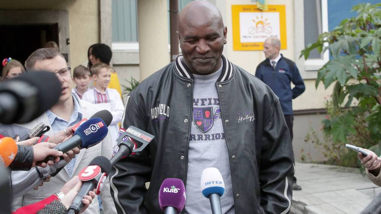 Blamage! Aber Holyfield fordert Tyson