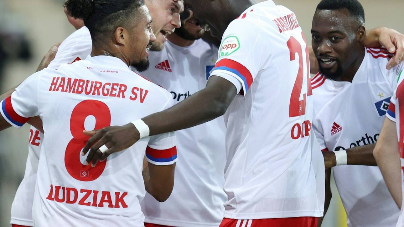 HSV siegt dank Terodde in Karlsruhe