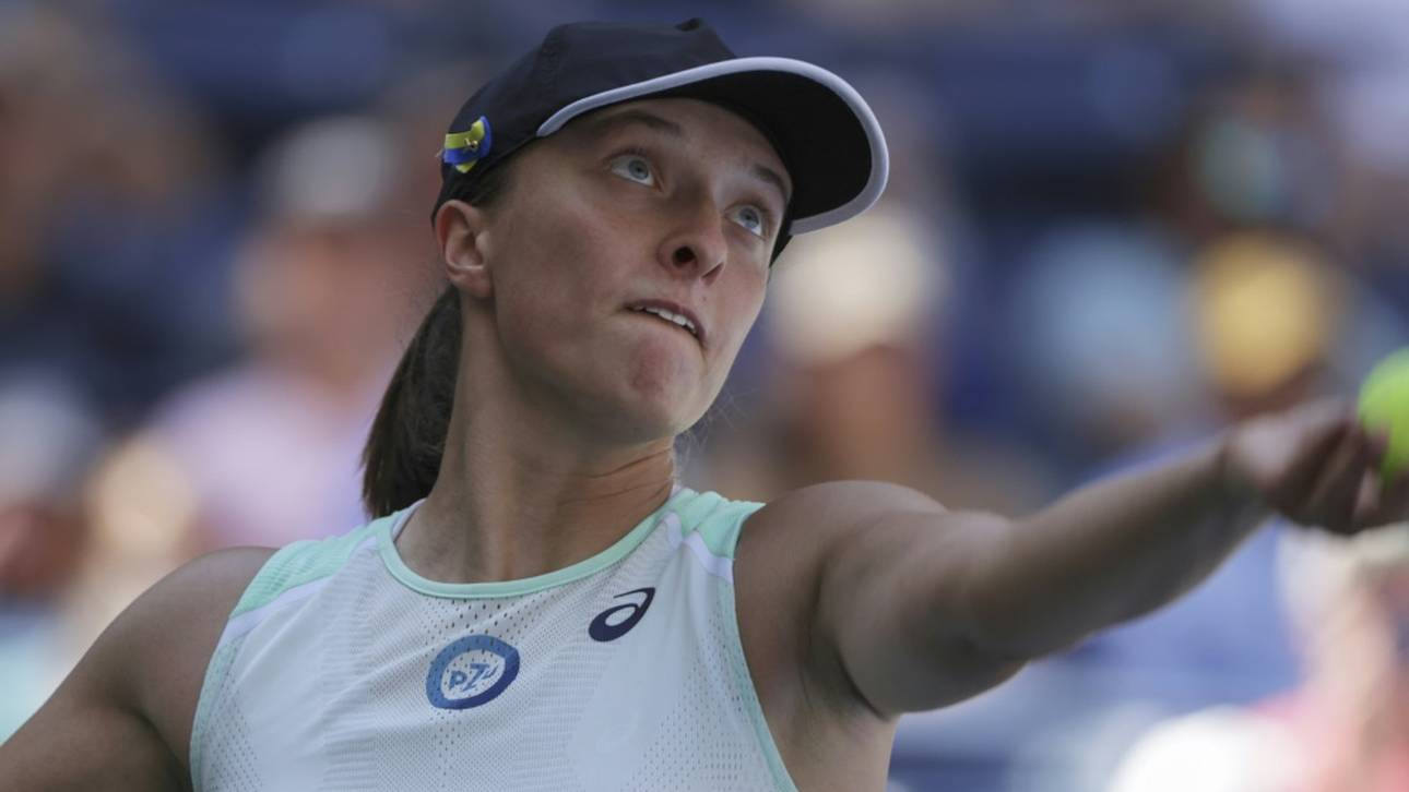 Swiatek im Eilverfahren in Runde drei